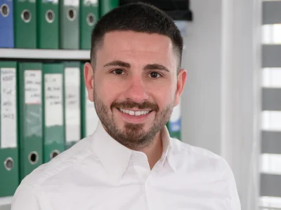 GreenKraft Adoptă Energie Regenerabilă în Operațiunile Sale: Un Pas Mare către un Viitor Sustenabil