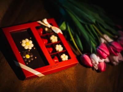 Relația dintre fructe și ciocolată, la Guilty Pleasure – love made chocolate: O simfonie gustativă rafinată