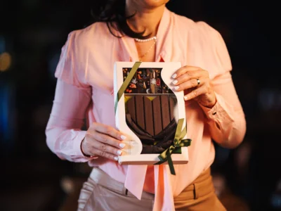 Ai un șef care te pune la muncă? Pune-l și tu la muncă: înscrie-l la workshopul Guilty Pleasure – love made chocolate – DULCE RĂZBUNARE
