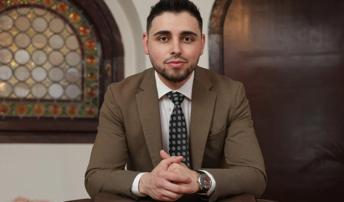 Denis Ilinescu și Revitalizarea Politicii Românești: O Nouă Speranță pentru Tineret