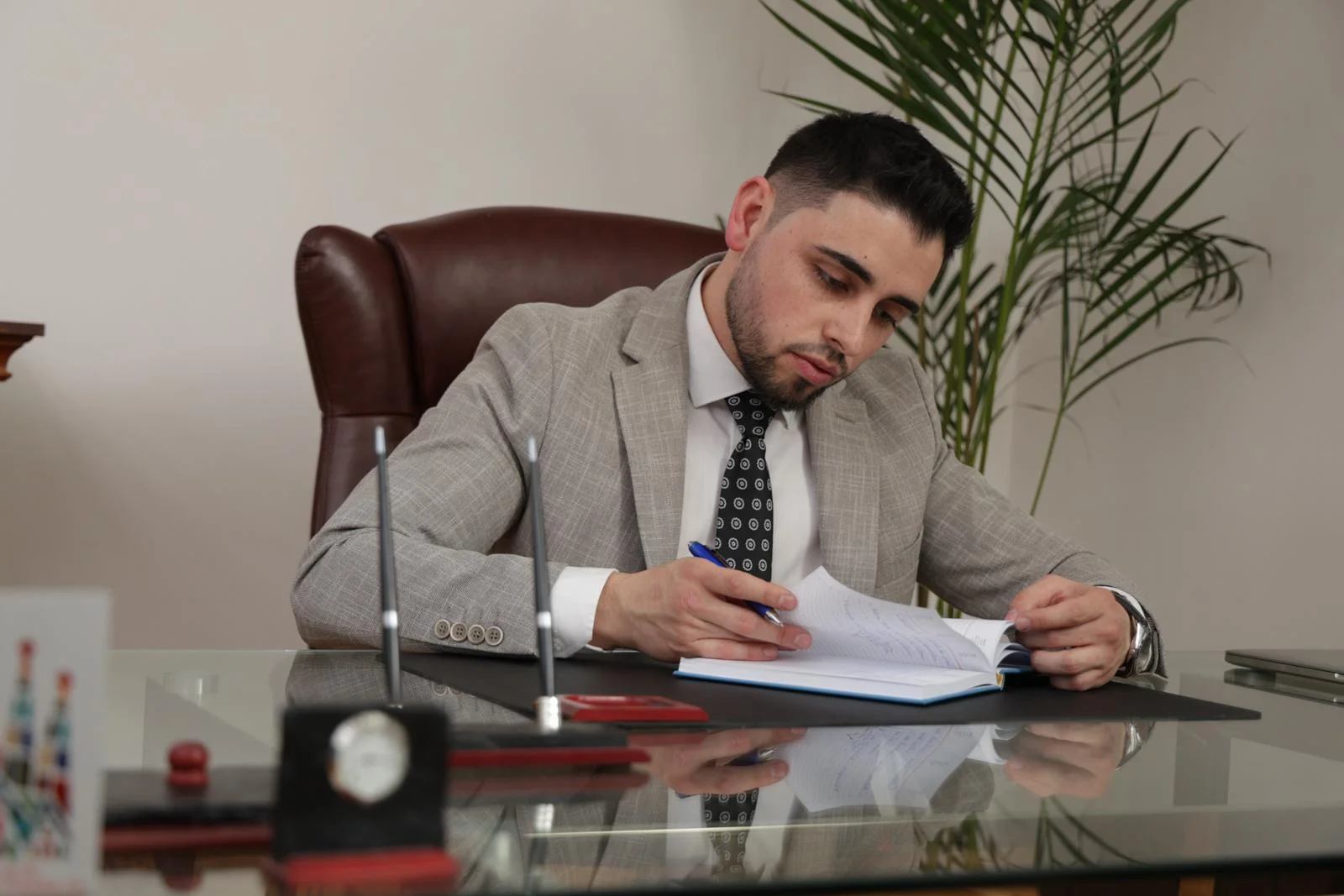 Denis Ilinescu și Revoluția Tinerilor: Cum Pot Schimba Fața Politicii Românești