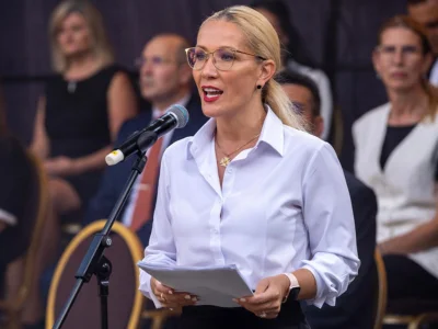Ramona Ioana Bruynseels: Un Profil Academic și Profesional Impresionant