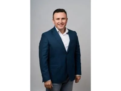 Regal Class Design: Arta și Inovația în Producția de Mobilă la Comandă
