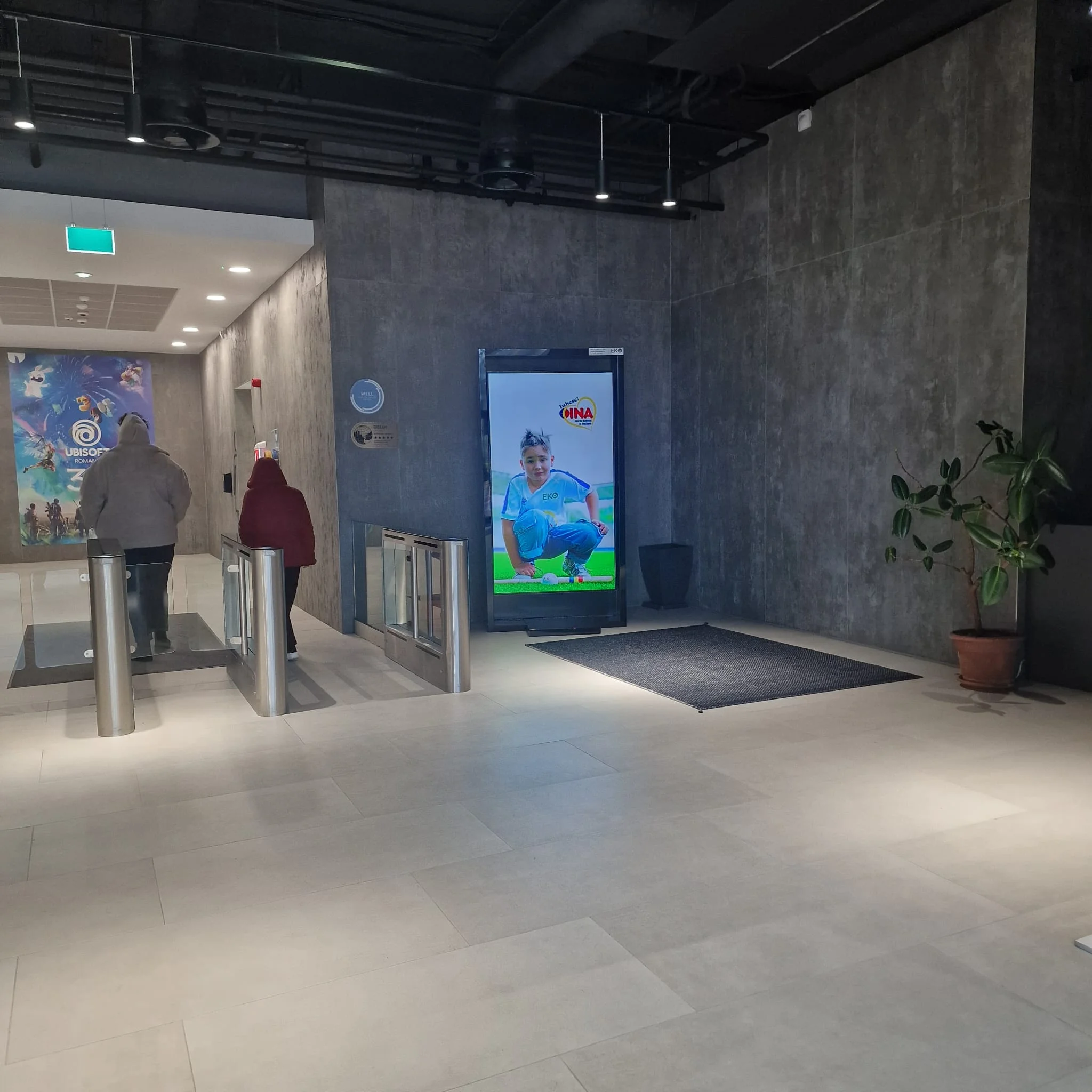 J8 UBISOFT | CLADIRE STANGA, LOBBY