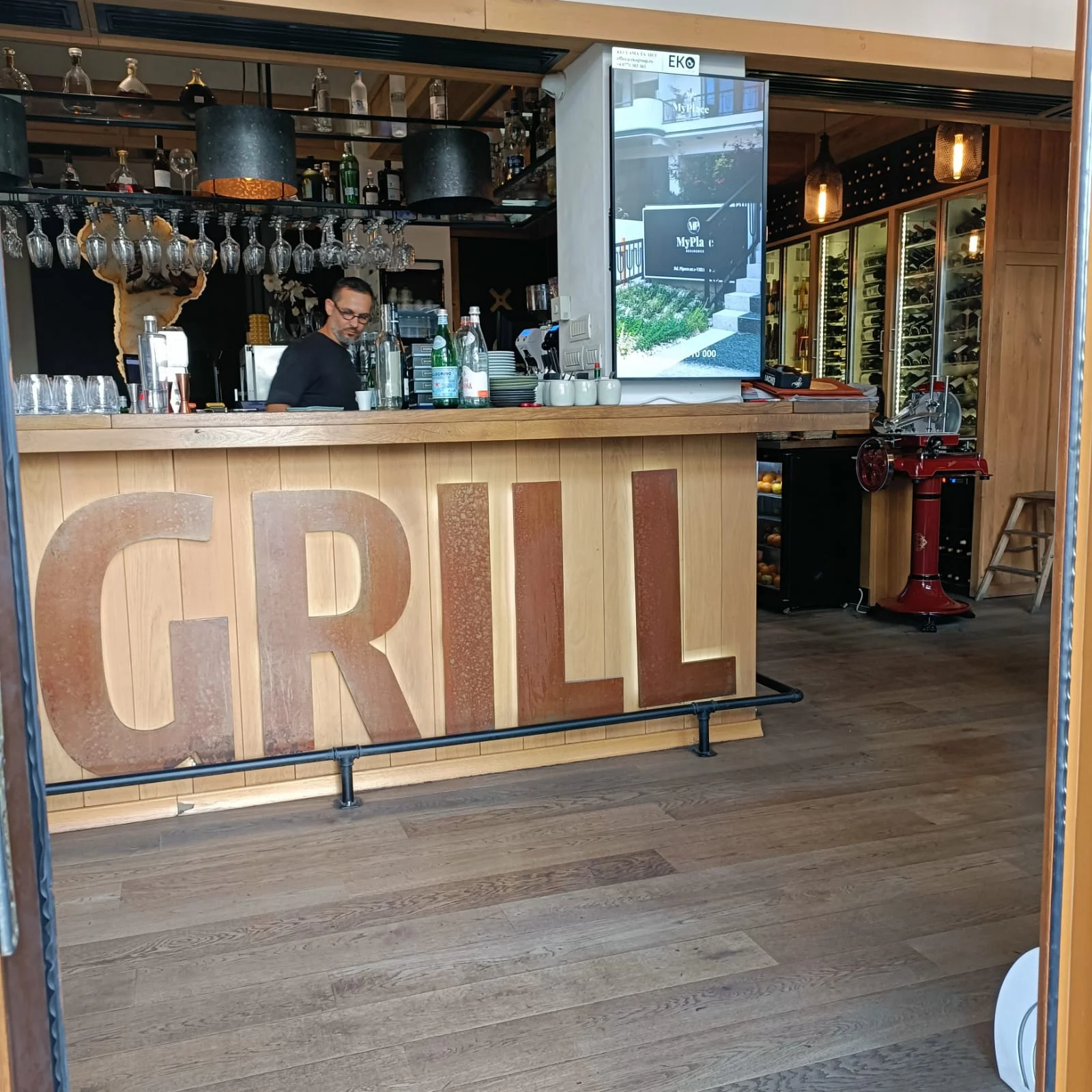 THE GRILL - CARTIERUL FRANCEZ„