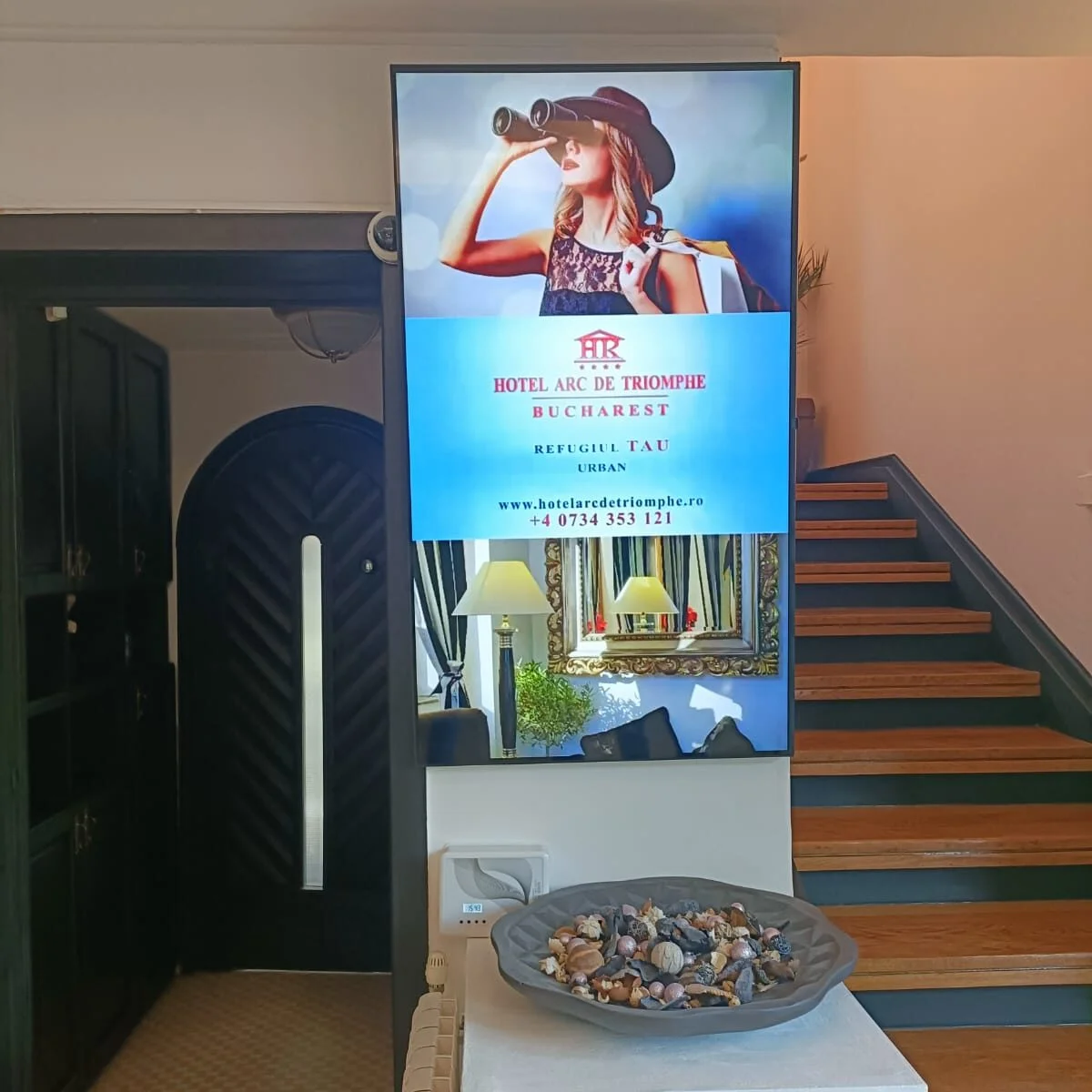 13 GLAM BEAUTY STUDIO