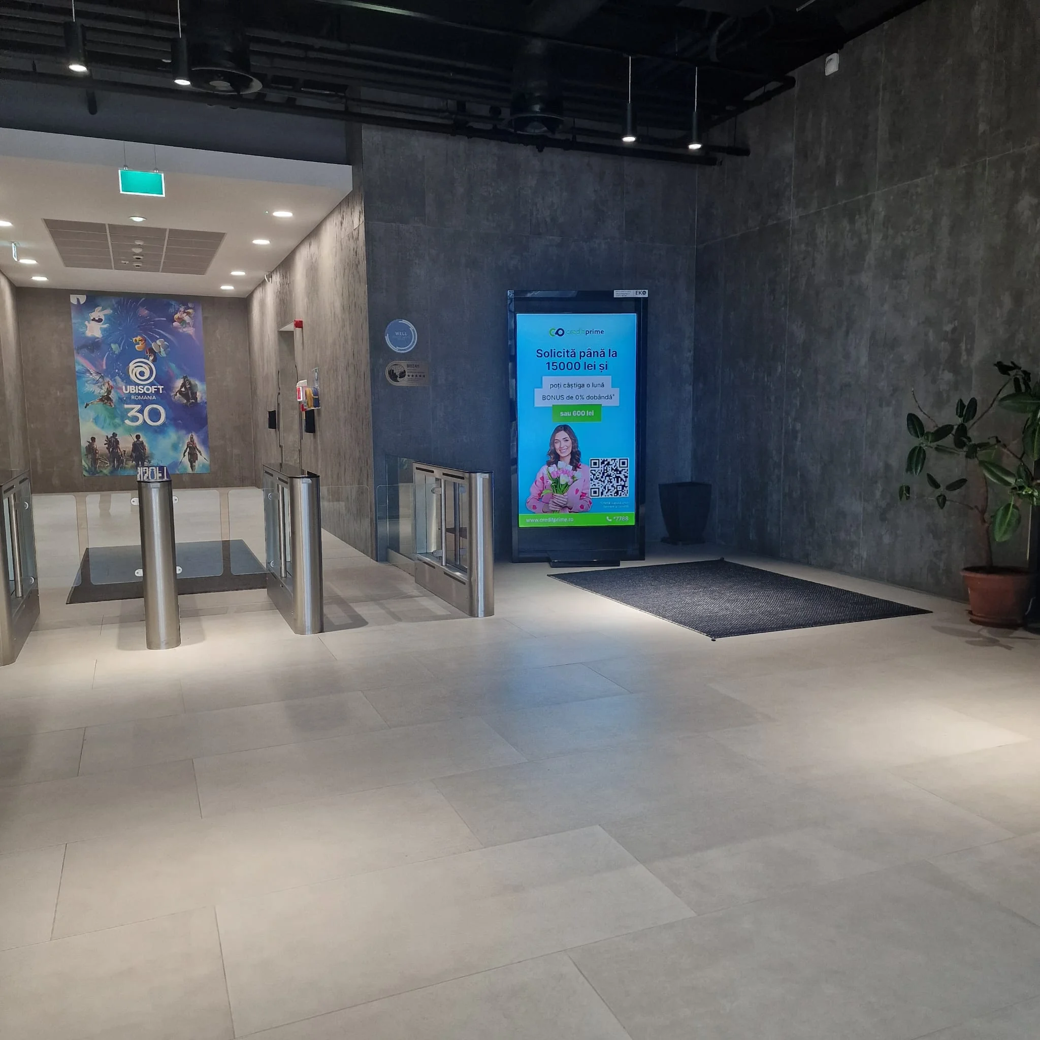 J8 UBISOFT | CLADIRE STANGA, LOBBY